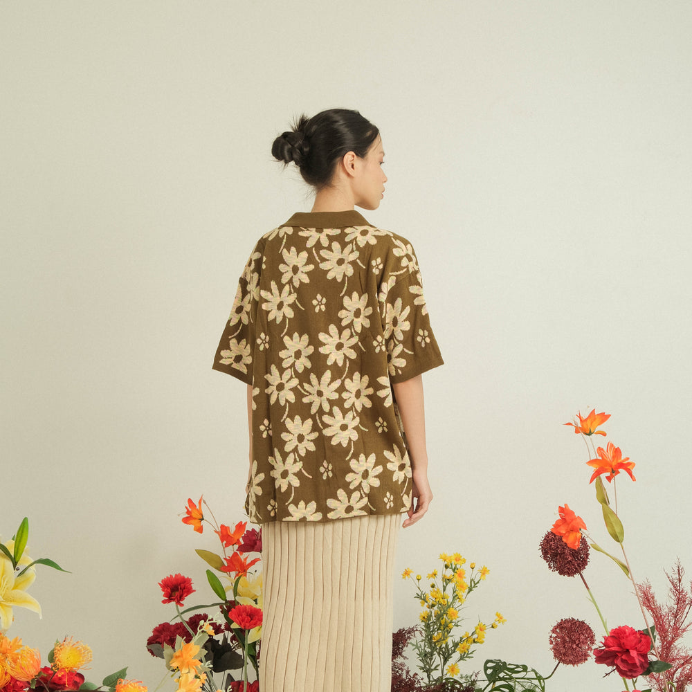 
            
                Load image into Gallery viewer, Noir Sur Blanc Flora Lounge Shirt Choco / Candy Yellow
            
        