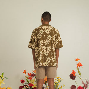 
            
                Load image into Gallery viewer, Noir Sur Blanc Men Flora Lounge Shirt Choco / Candy Yellow
            
        