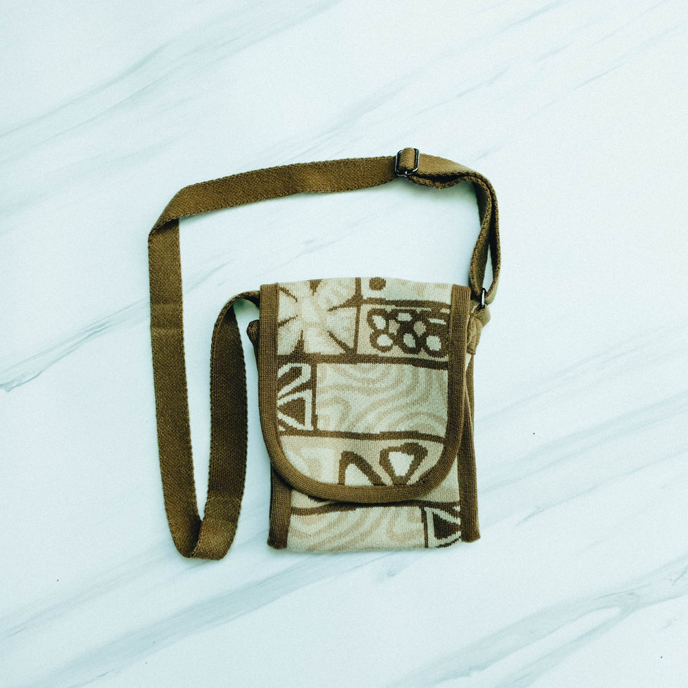 Noir Sur Blanc Popomangun Crossbody Bag Choco