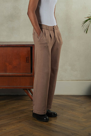 Noir Sur Blanc Men Trousers Mocha