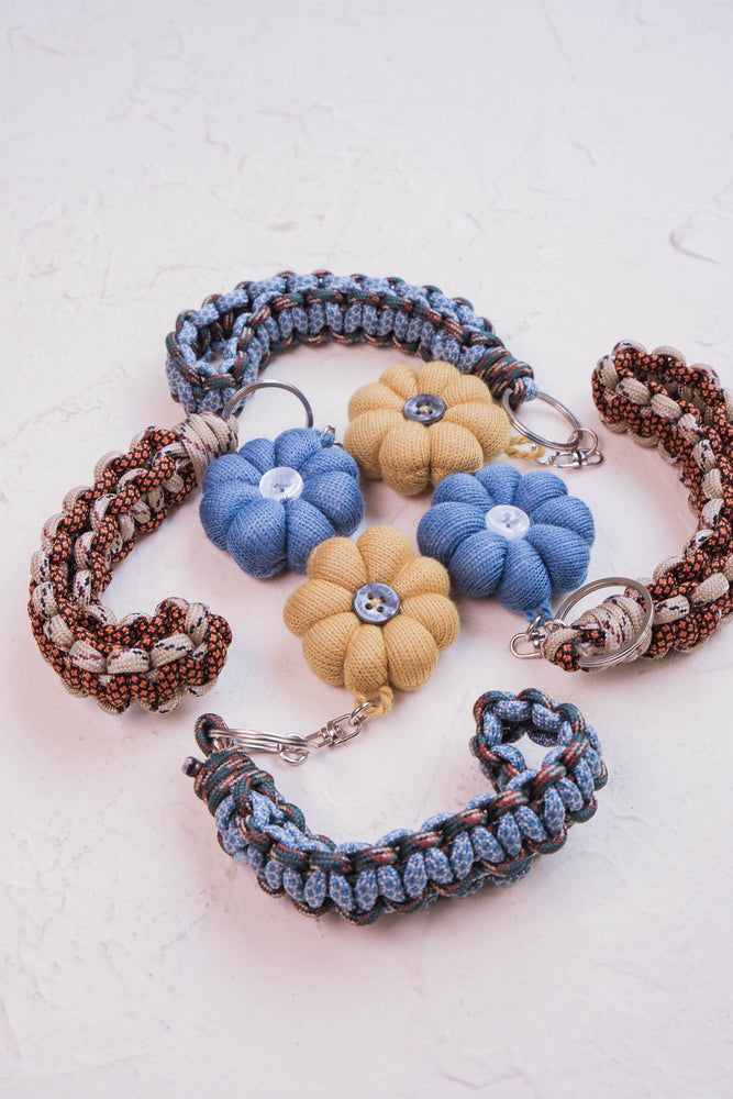 Noir Sur Blanc Flora Puller Charm