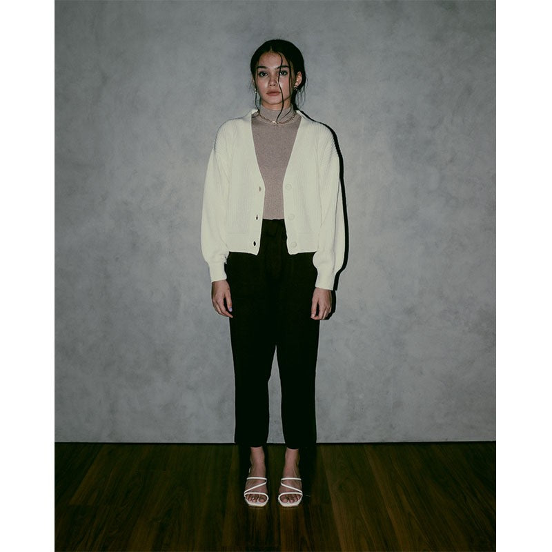 
            
                Load image into Gallery viewer, Faye Cardigan in Offwhite
            
        