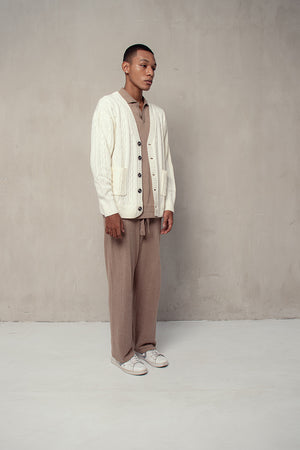 
            
                Load image into Gallery viewer, Men Varsity Lyon Cardigan Offwhite
            
        